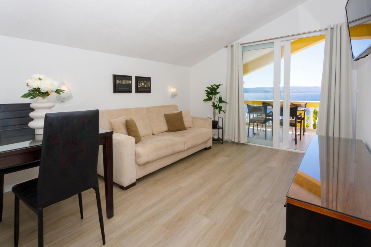 Apartments Beach Side Брела Екстер'єр фото