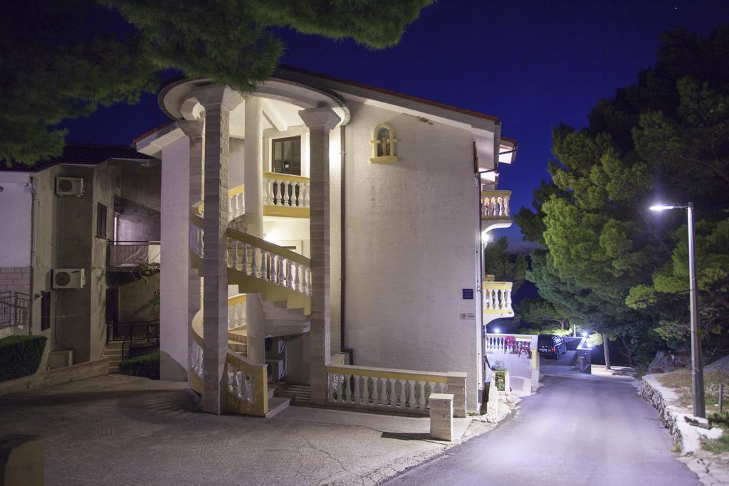 Apartments Beach Side Брела Екстер'єр фото